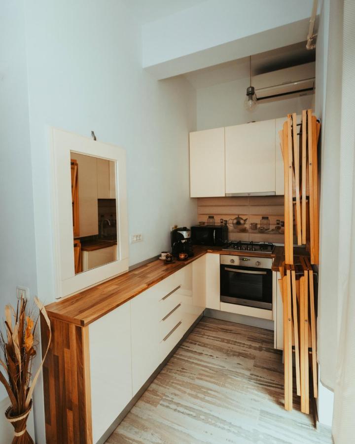 Lakeside Studio Mamaia Central Exterior photo