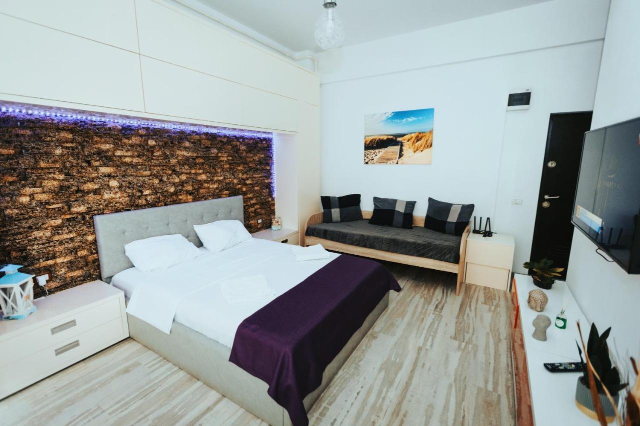 Lakeside Studio Mamaia Central Exterior photo